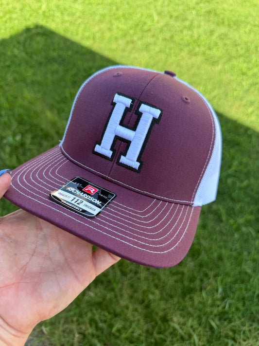 Men’s maroon H hat